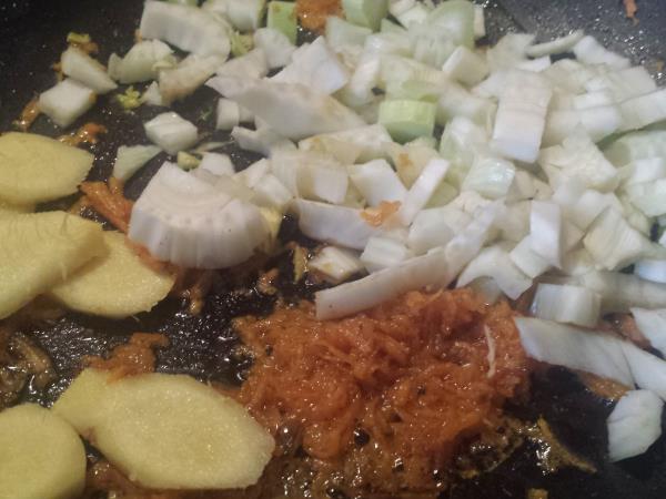 LCHF enolončnica s koromačem in ingverjem